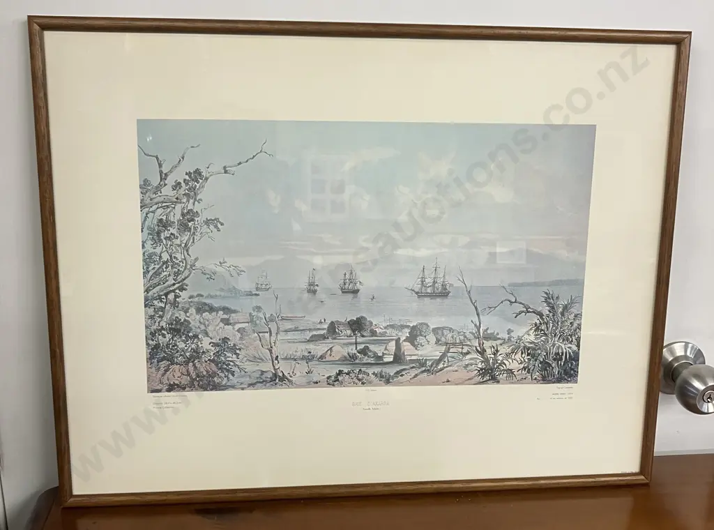 1842 “BAIE D'AKAROA” (Nouvelle Zelande) Akaroa Bay, Christchurch. Le Bretone Framed Avon Art Print 1974. 46 x 60cm Image 1++