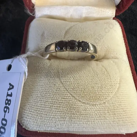 9ct Gold Ring With 3 Garnets Stamped 375