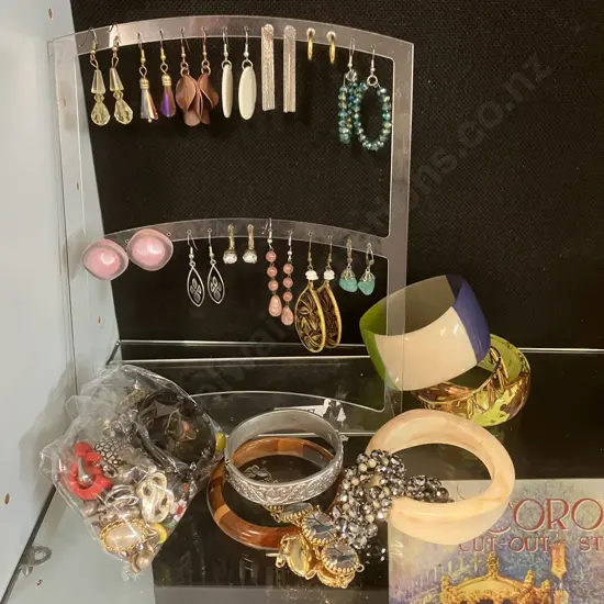 Selection of Vintage Costume Jewellery Earrings, Stand & Bangles