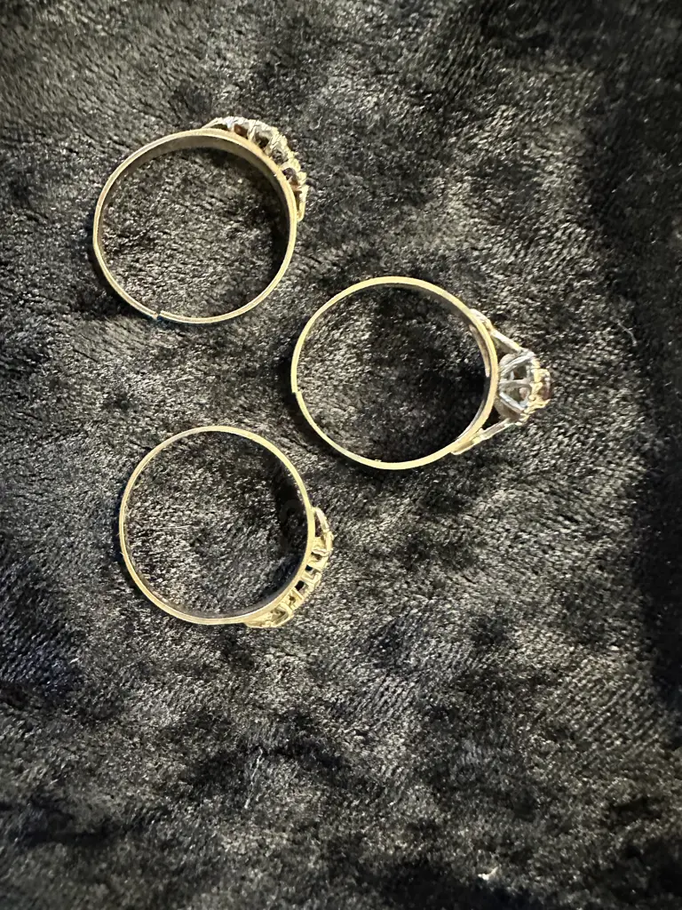 9ct Gold Trio Set With Garnet & Diamonds Stamped 375 (One Ring Damaged) Image 1++