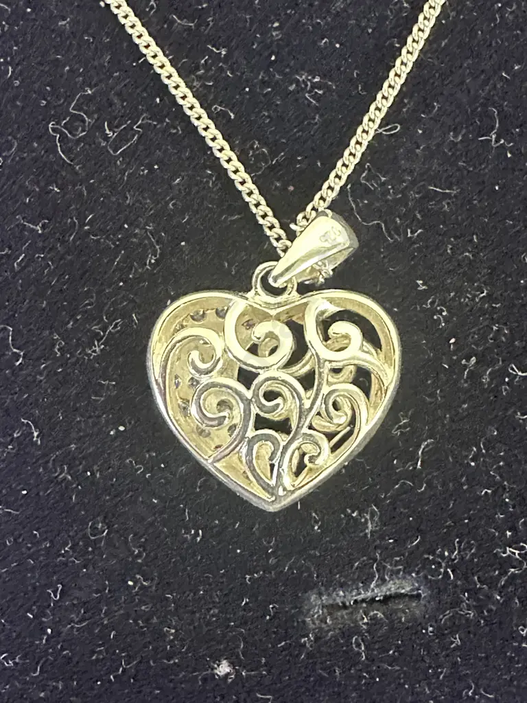Stamped 925 Silver Love Heart Pendant Necklace With Clear Stones Image 1++