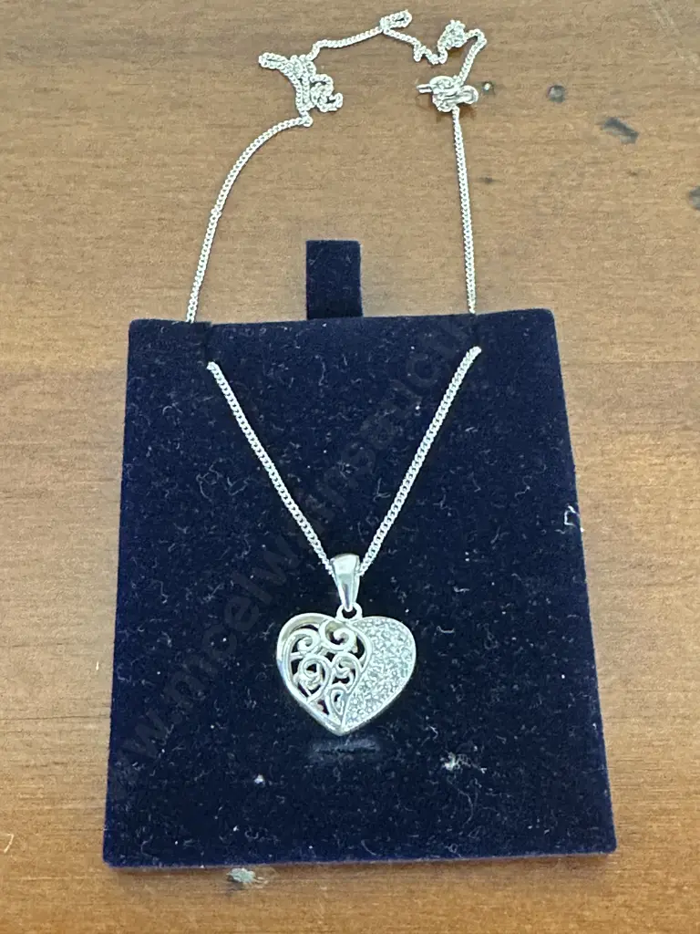 Stamped 925 Silver Love Heart Pendant Necklace With Clear Stones Image 1++