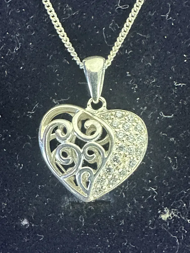 Stamped 925 Silver Love Heart Pendant Necklace With Clear Stones Image 1++