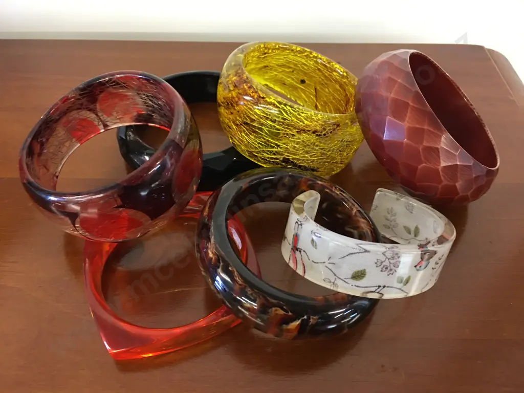  Selection Of Costume Jewellery Bangles  Image 1++
