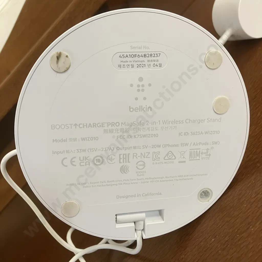 Belkin Boost Charge Pro MagSafe 2-in-1  Wireless Charger Stand - Model WIZ010 Image 1++