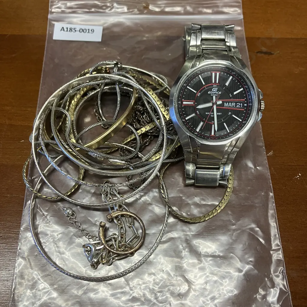 Casio Edifice Mens Watch With Date Model EF 133 With Assorted Jewellery Image 1++