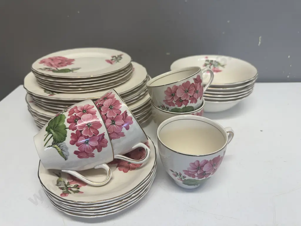 Vintage Alfred Meakin Primula Dinnerware - 34 Pieces Image 1++