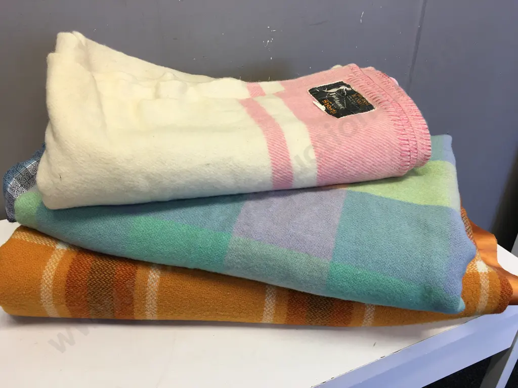 Vintage Woollen Blankets x3 Image 1++