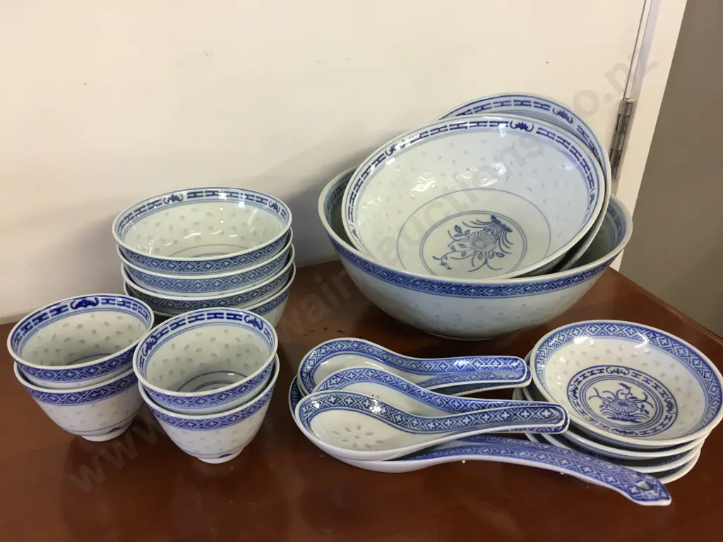 Blue & White Chinese Serving Bowls, Dishes & Spoons Image 1++