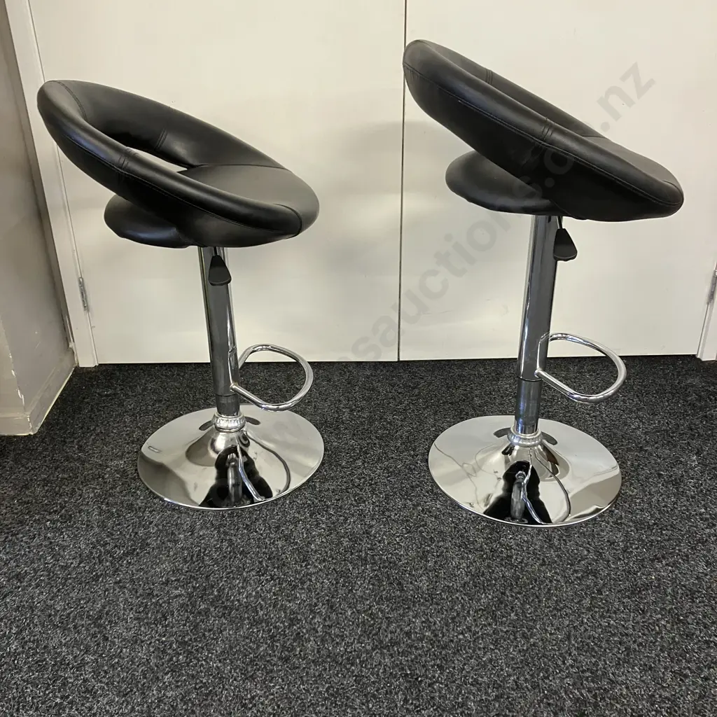 Pair of Black Faux Leather Swivel Adjustable Height Chrome Bars Stools Image 1++