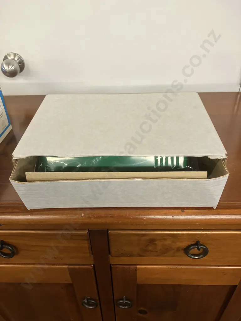 Vintage New In The Box Ewbank “Deep Sweep” Vibrant Green Manual Carpet Sweeper, Model 00555HG Image 1++