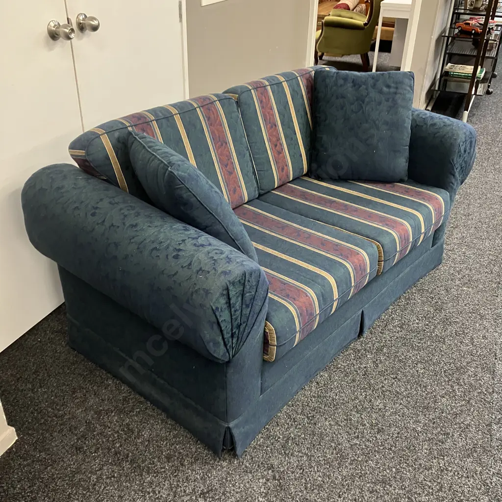 Mobilier Avonleigh 2 Seater Sofa, Blue / Burgundy / Gold Tones. 165 x 81cm Image 1++