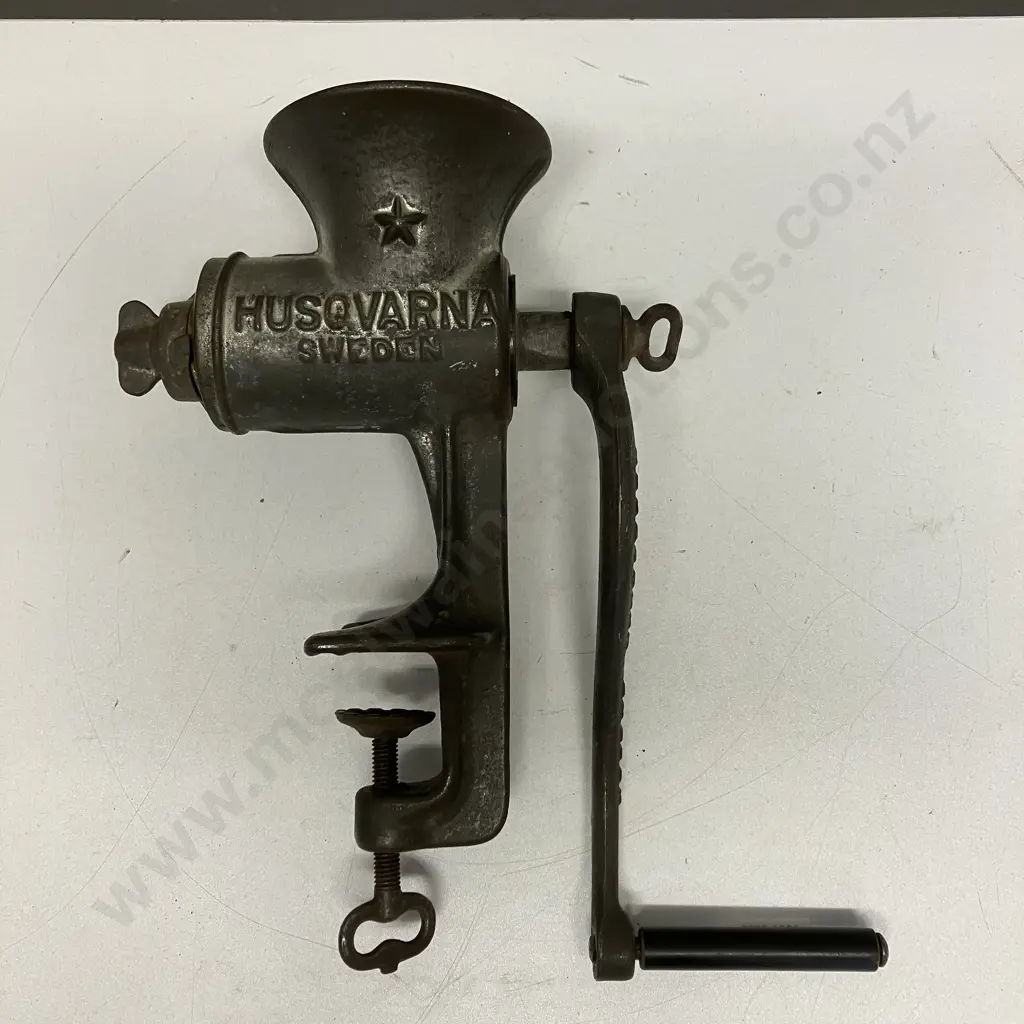 Vintage Husqvarna Sweden No. 3 Scandia Meat Grinder - Cast Iron Mincer with Table Top Vice Clamp. 29 x 27cm Image 1++