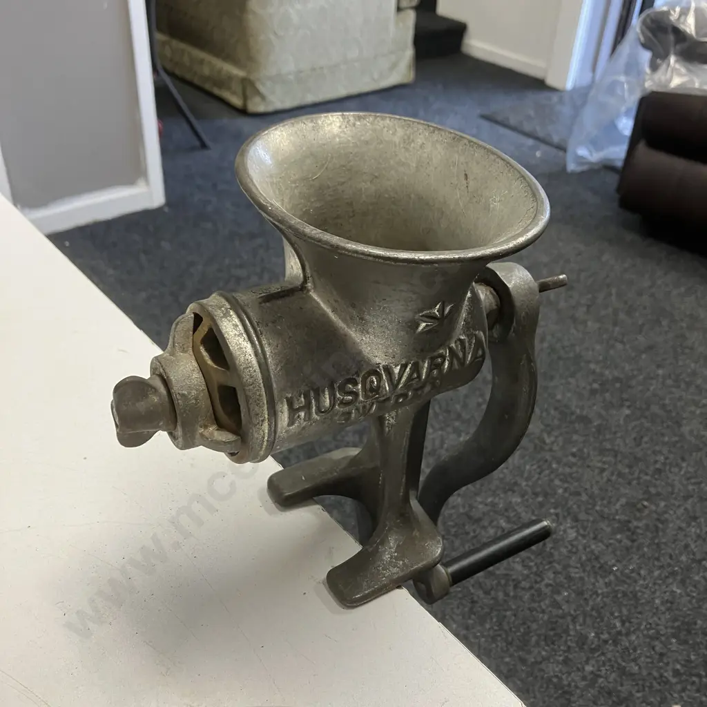 Vintage Husqvarna Sweden No. 3 Scandia Meat Grinder - Cast Iron Mincer with Table Top Vice Clamp. 29 x 27cm Image 1++