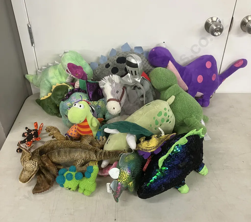 Box Lot Dinosaurs & Soft Toys Image 1++