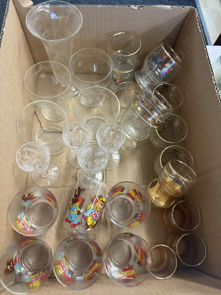 Box Lot Assorted Vintage Glasses Image 1++