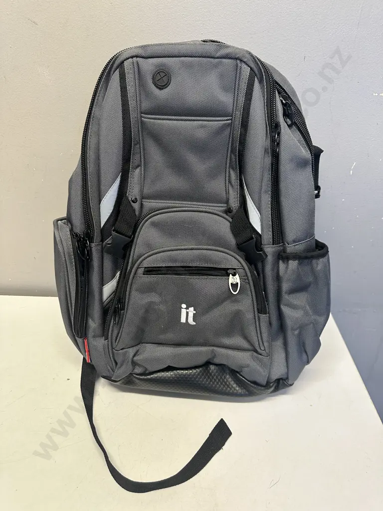 New it Back Pack Grey/Black Image 1++