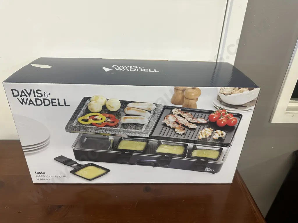 Davis & Waddell Taste Electric Party Grill 8 Person Image 1++
