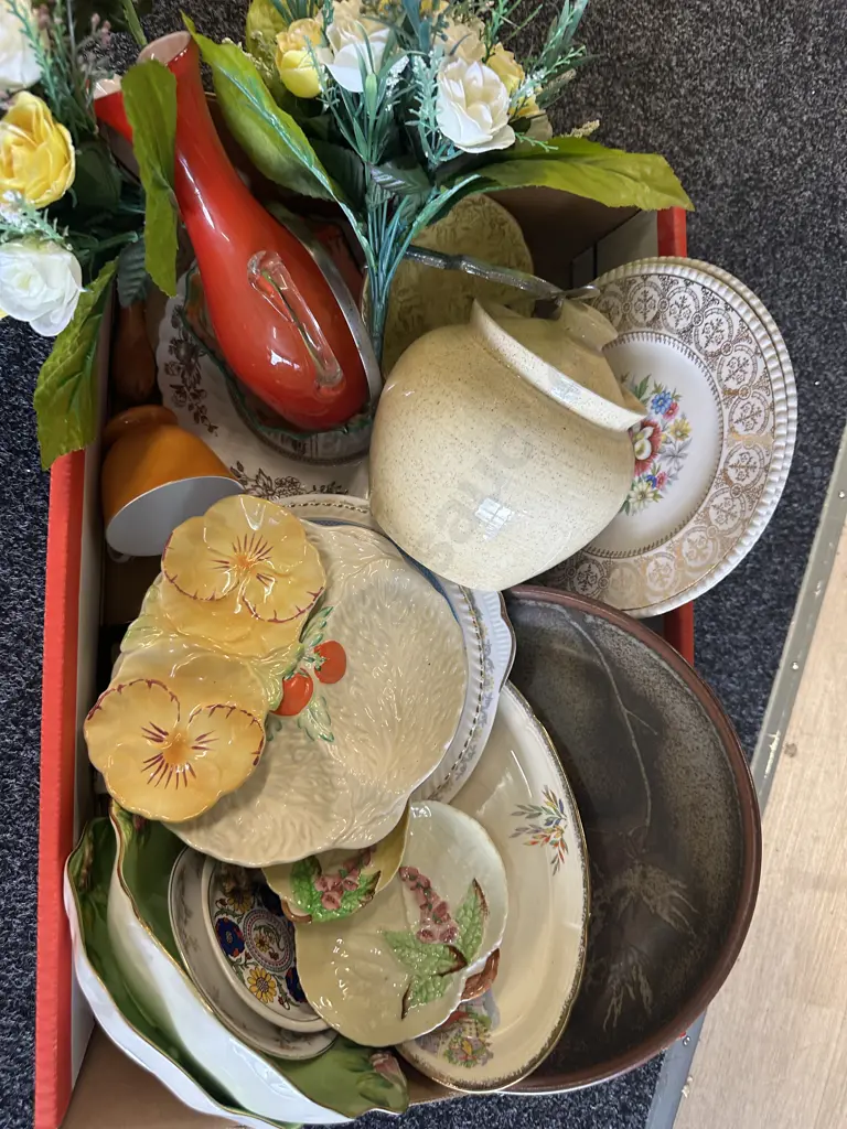 Assorted China & Glass Items Image 1++