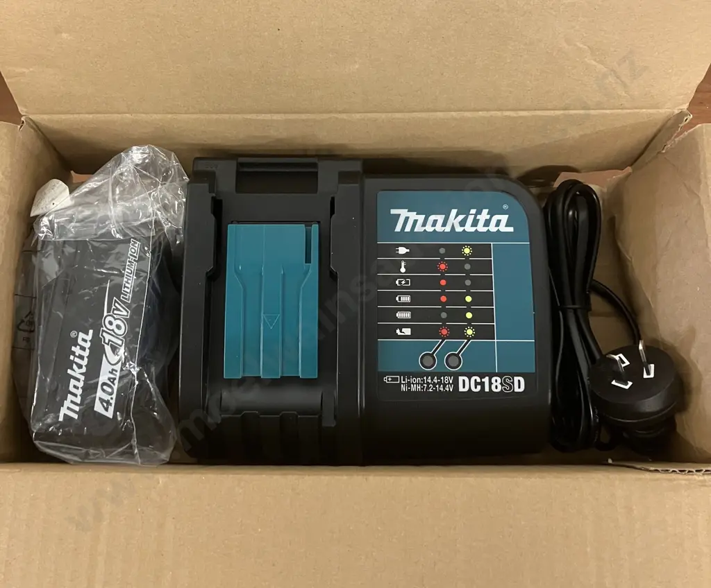 Makita LXT 18V 4.0Ah Battery & Makita DC18SD Battery Charger (New In The Box) Image 1++