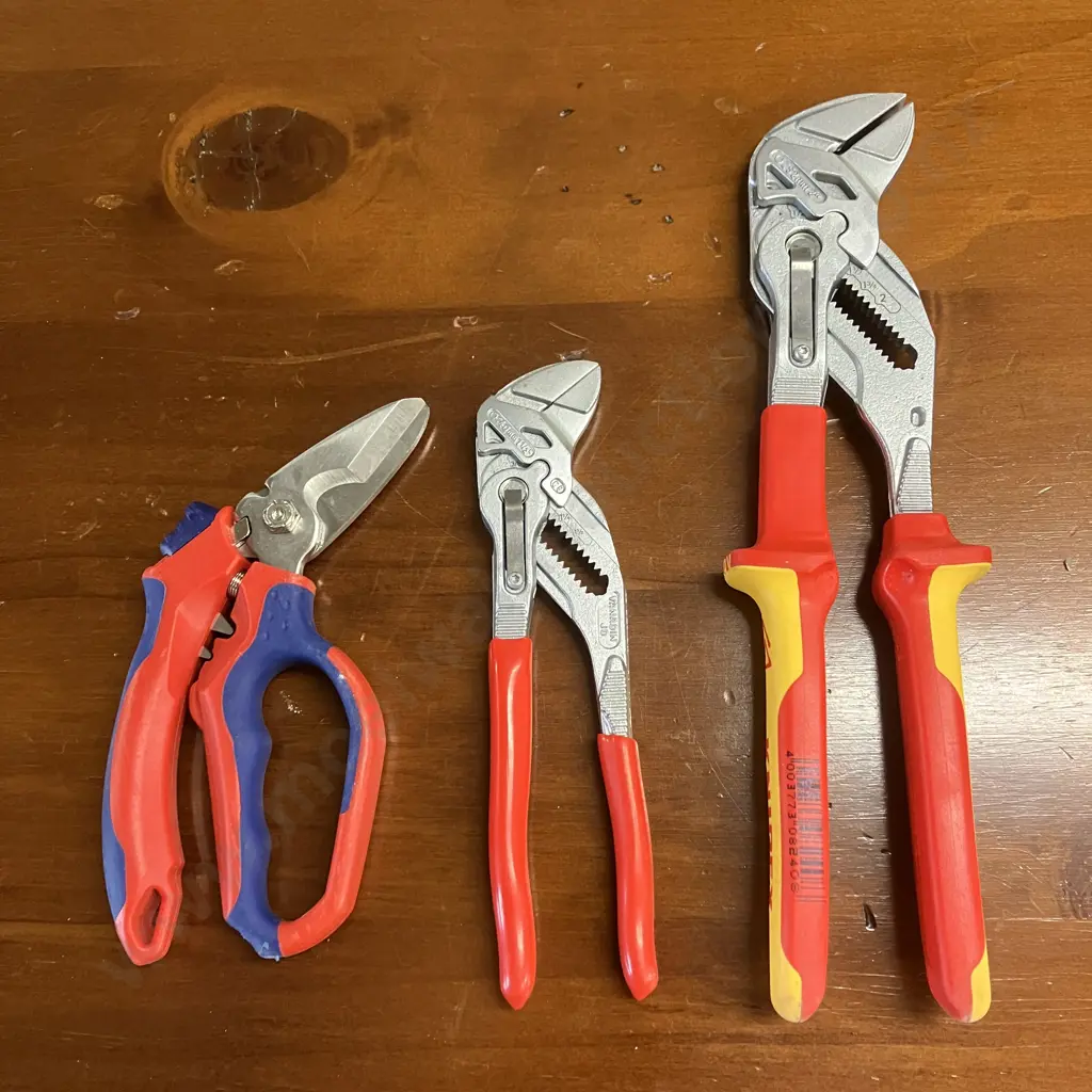 Knipex Angled Electricians Shears & Knipex 250mm & 180mm Pliers Wrenches Image 1++