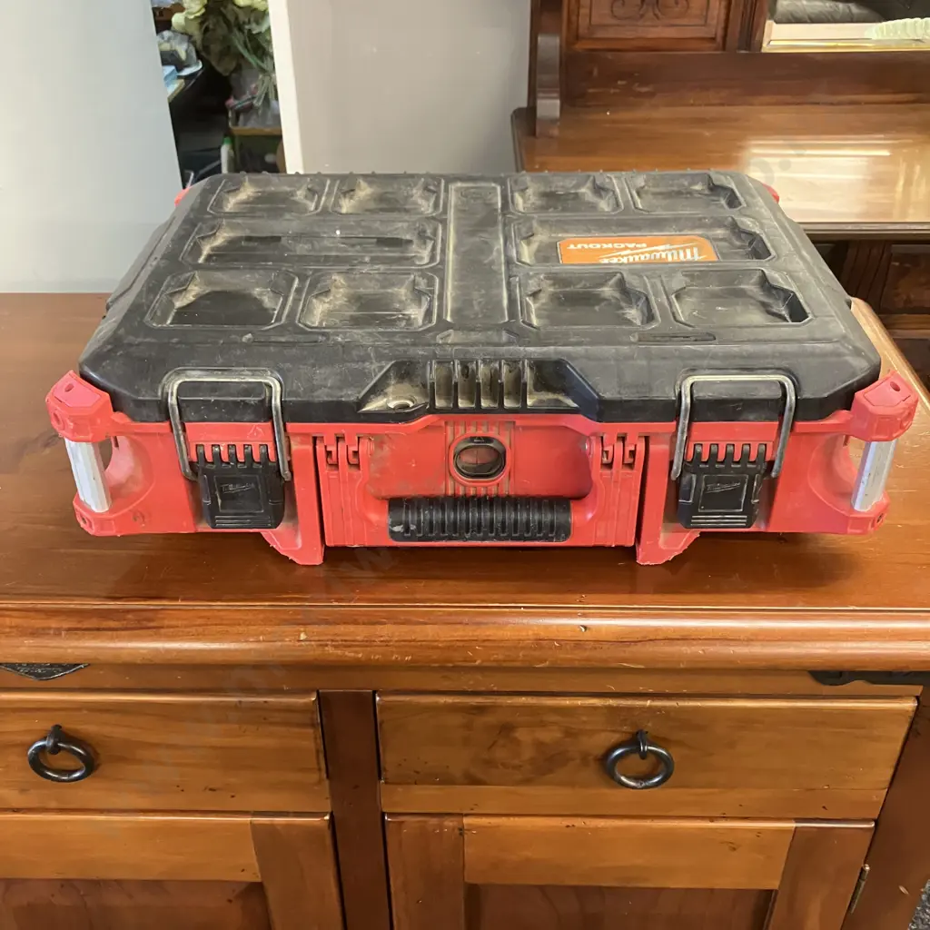 Milwaukee PACKOUT Tool Box Image 1++