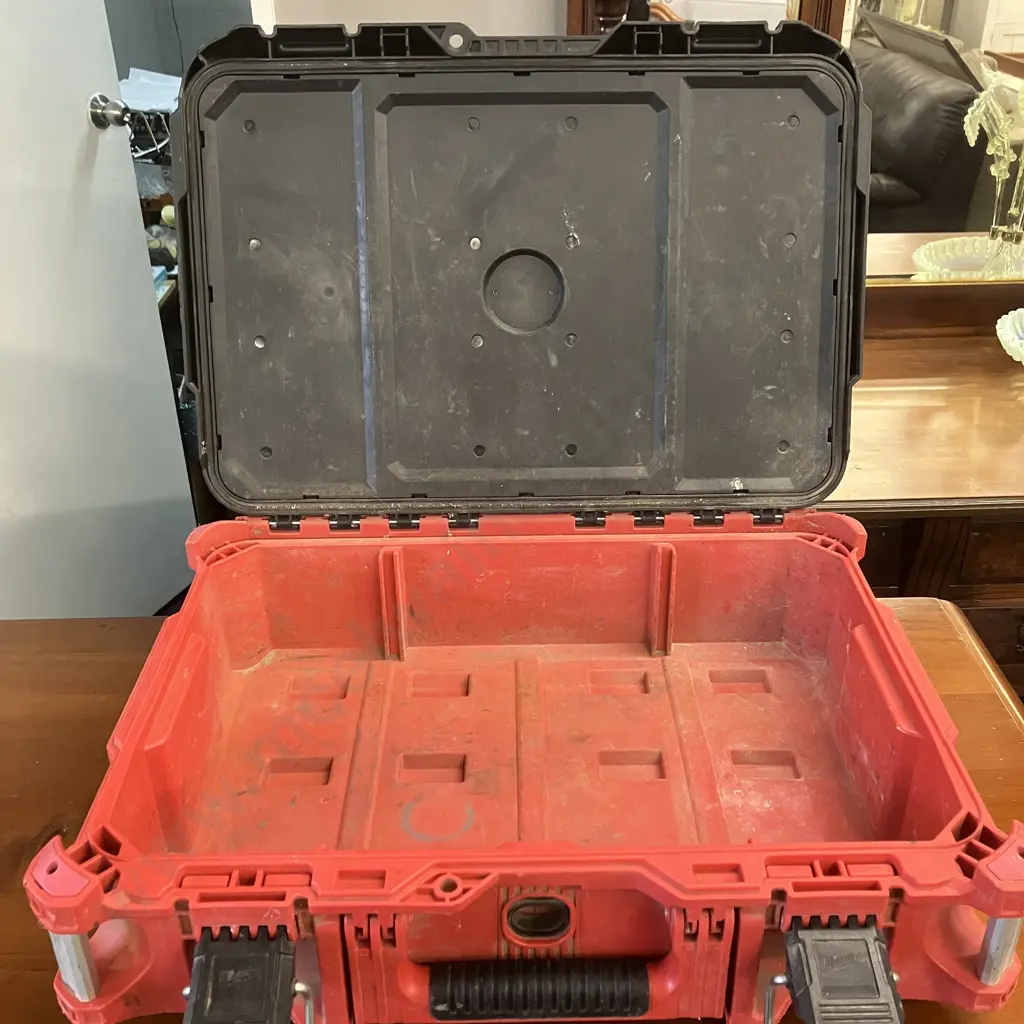 Milwaukee PACKOUT Tool Box Image 1++