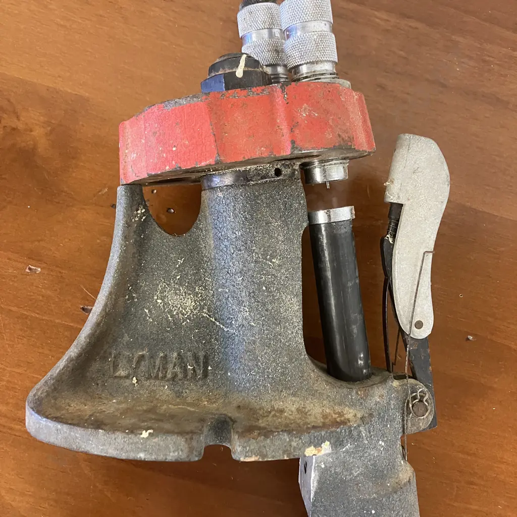 Lyman S-T Turret Reloading Press With 2 Dies Image 1++