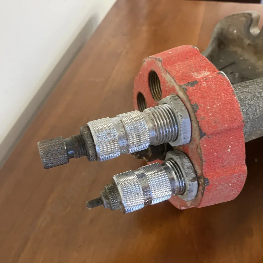 Lyman S-T Turret Reloading Press With 2 Dies Image 1++