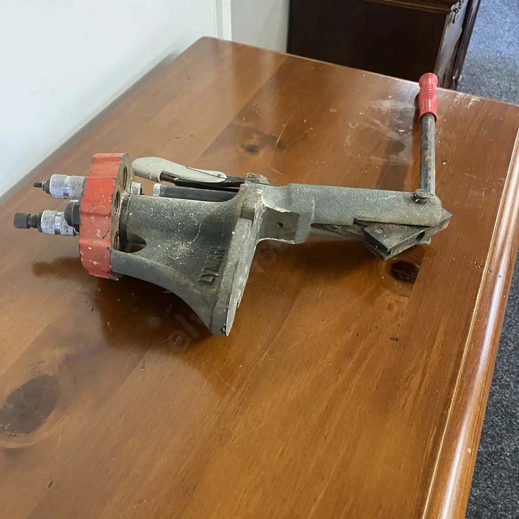 Lyman S-T Turret Reloading Press With 2 Dies Image 1++