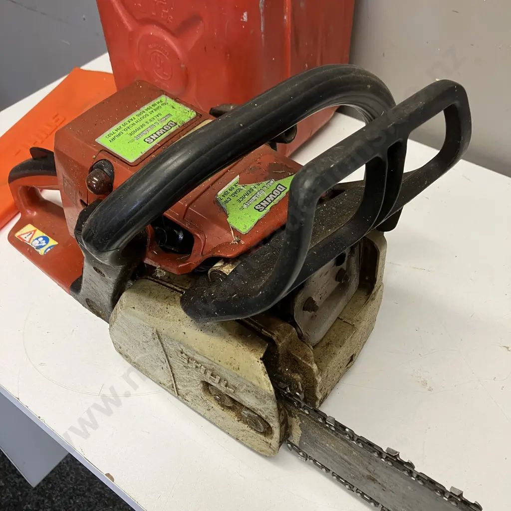 Stihl 021 Chainsaw & 10 Litre Red Plastic Fuel Container Image 1++