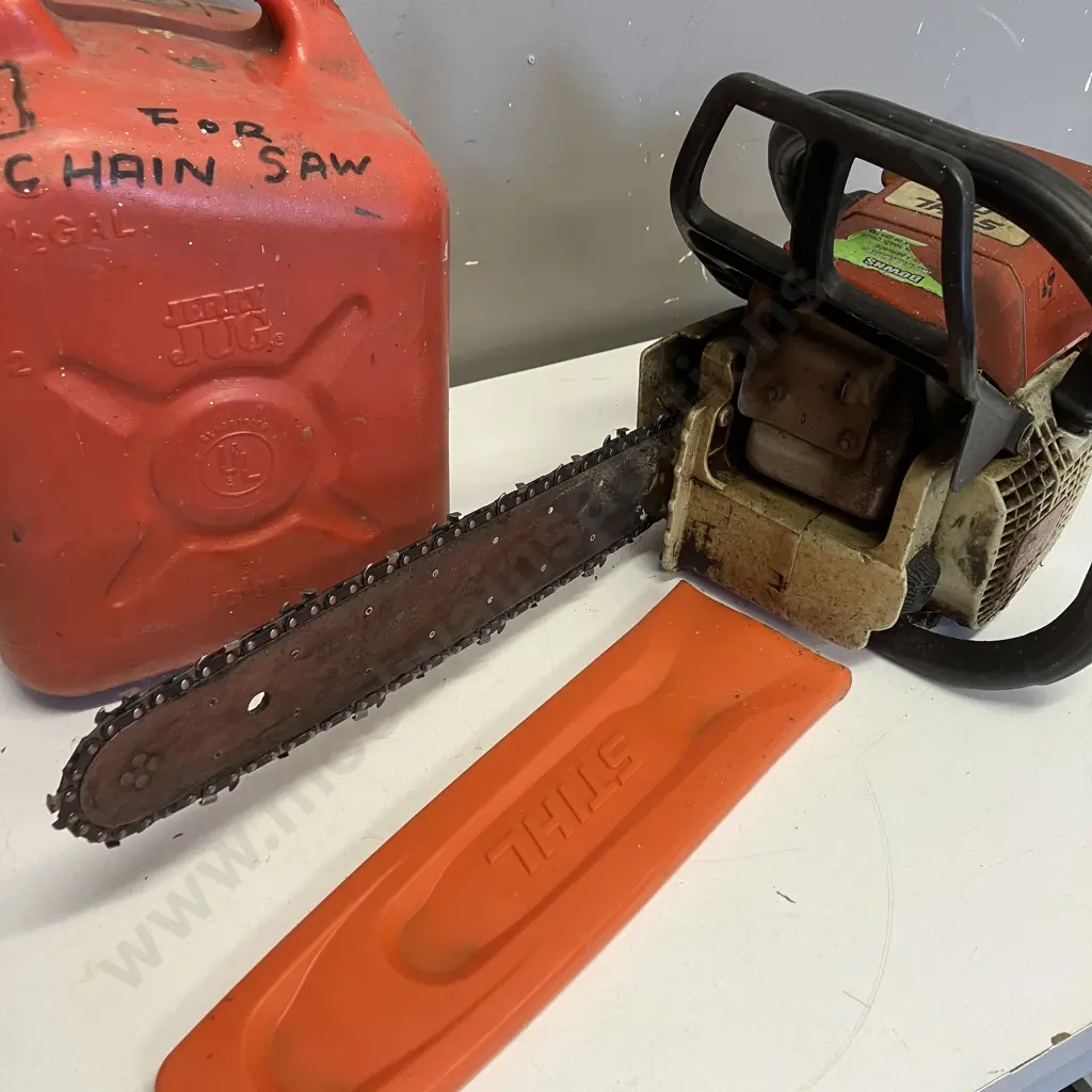 Stihl 021 Chainsaw & 10 Litre Red Plastic Fuel Container Image 1++