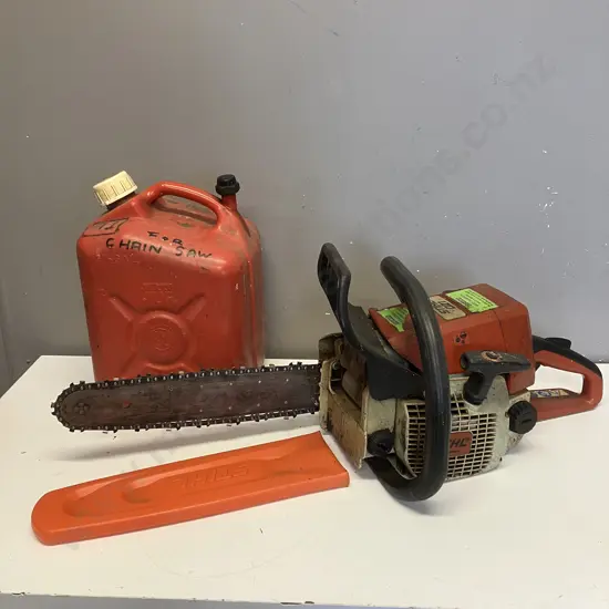 Stihl 021 Chainsaw & 10 Litre Red Plastic Fuel Container