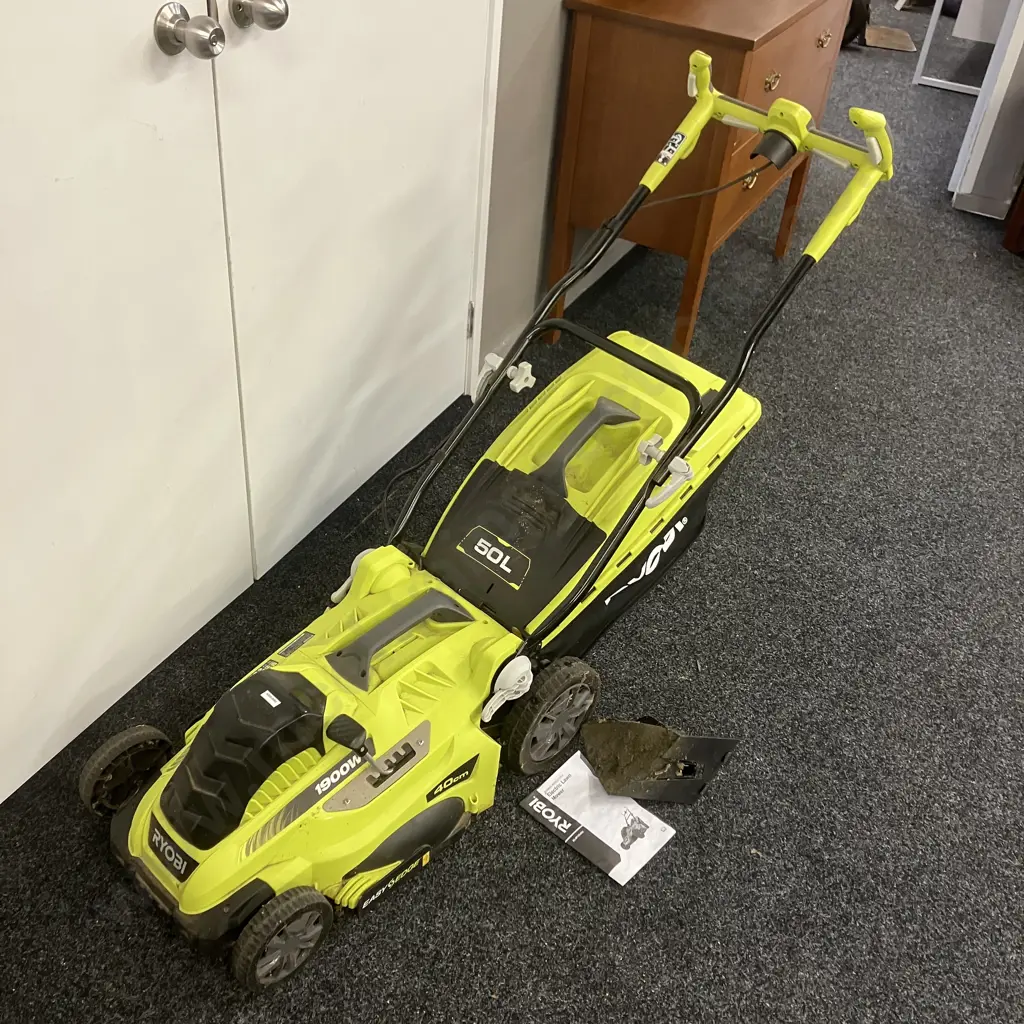 Ryobi 1900W Corded Electric Lawnmower With Catcher - Model RLM19E40H With Instructions & Mulch Plug Image 1++
