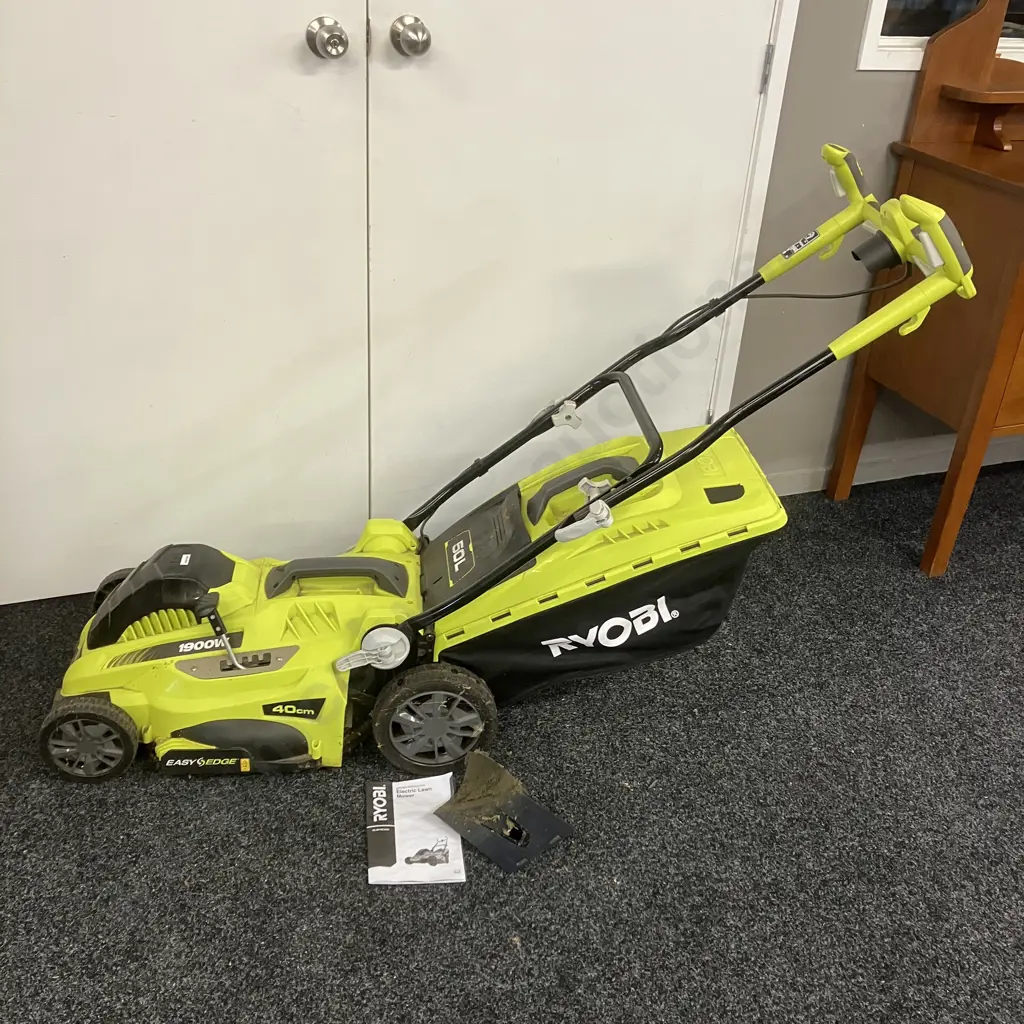 Ryobi 1900W Corded Electric Lawnmower With Catcher - Model RLM19E40H With Instructions & Mulch Plug Image 1++