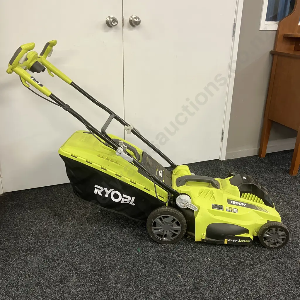 Ryobi 1900W Corded Electric Lawnmower With Catcher - Model RLM19E40H With Instructions & Mulch Plug Image 1++