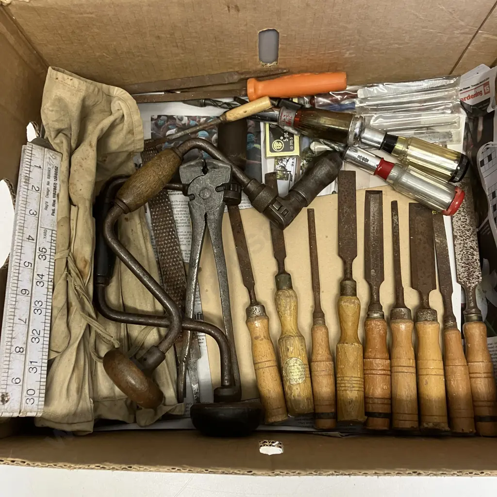 Box lot Chisels, Brace & Bits, Augers, Files Etc Image 1++