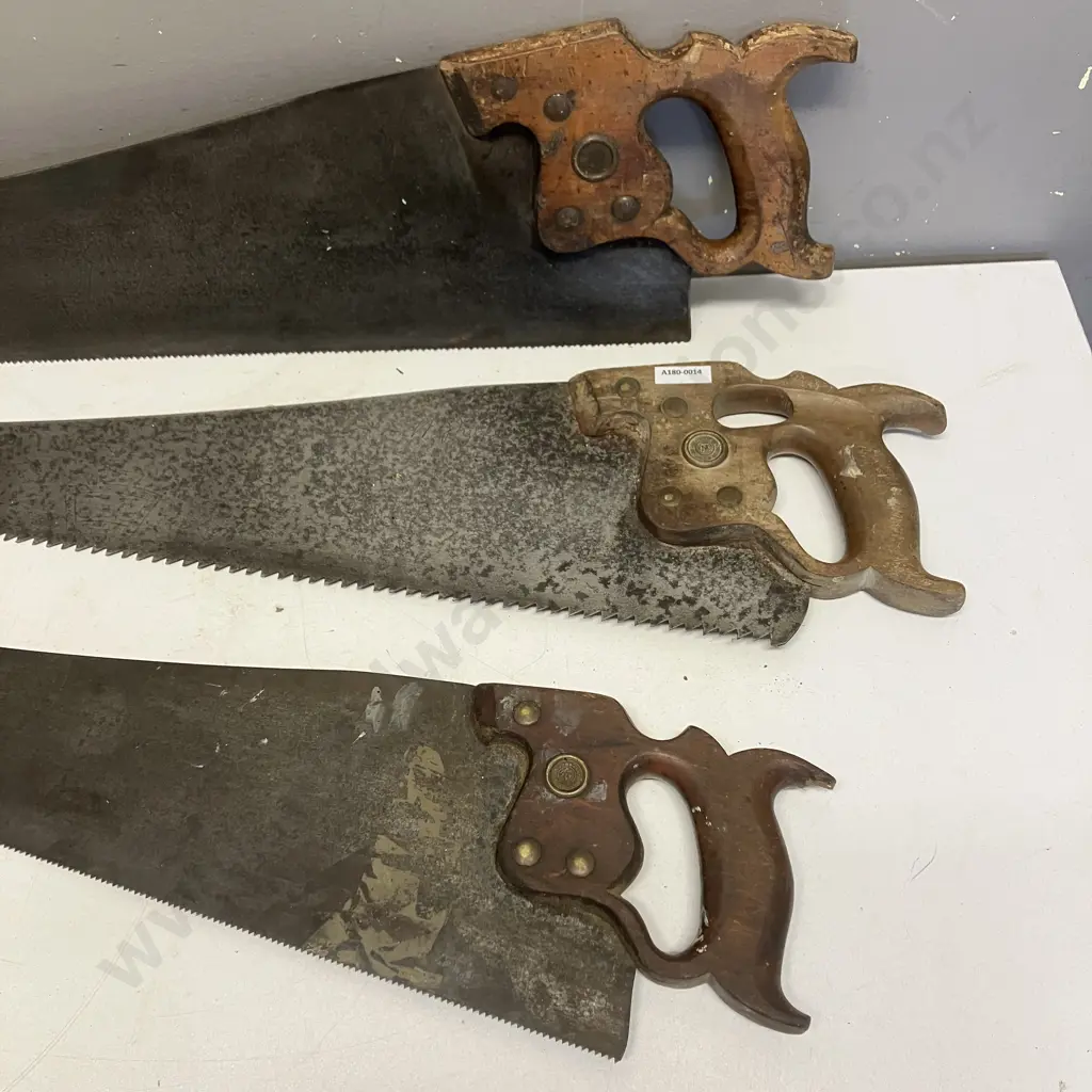 Disston Handsaws - Disston PHILA Medallion D-8 (1917-1940) D-8 Dual Grip (Thumbhole) Disston & Sons PHILADA D-7 Image 1++