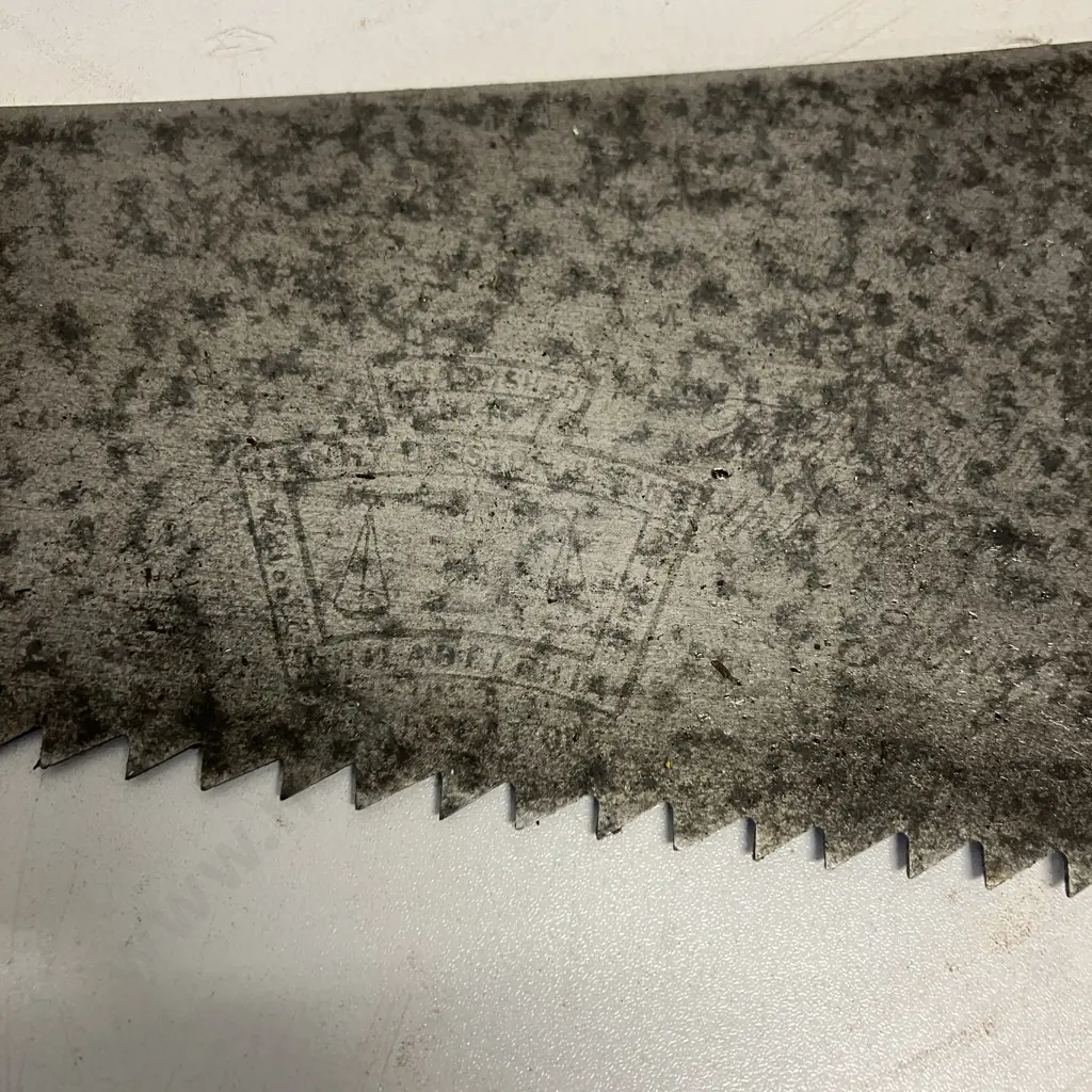 Disston Handsaws - Disston PHILA Medallion D-8 (1917-1940) D-8 Dual Grip (Thumbhole) Disston & Sons PHILADA D-7 Image 1++