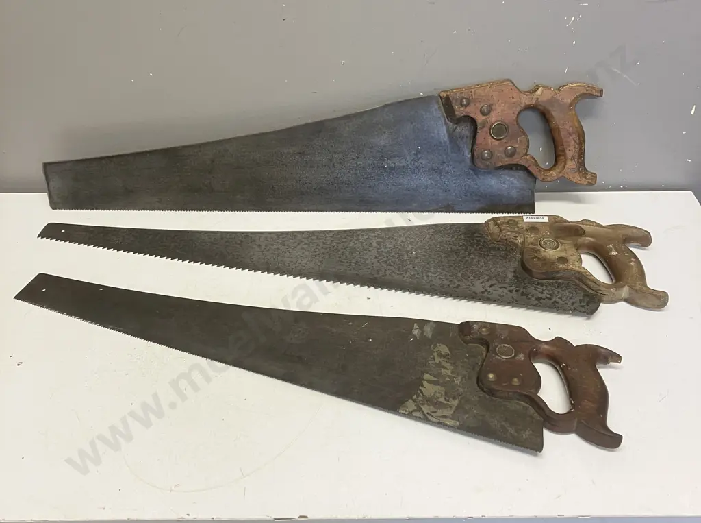 Disston Handsaws - Disston PHILA Medallion D-8 (1917-1940) D-8 Dual Grip (Thumbhole) Disston & Sons PHILADA D-7 Image 1++