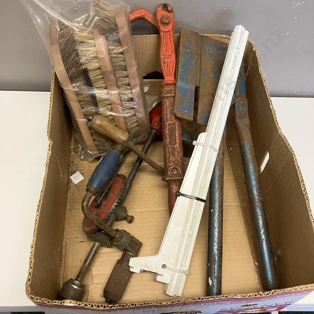 Box Lot New Brushes, Tools, Shelf Brackets Image 1++