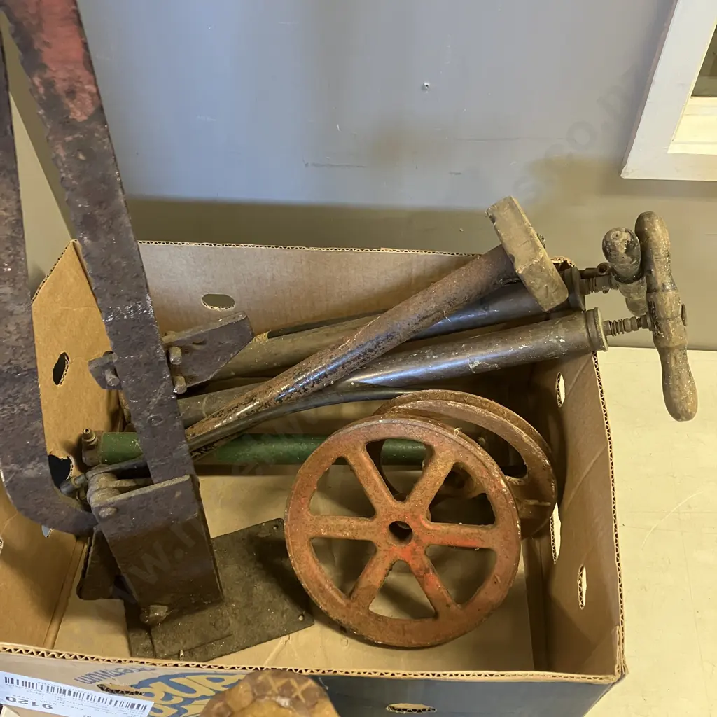 Vintage Pumps, Flywheels & Jacks Image 1++