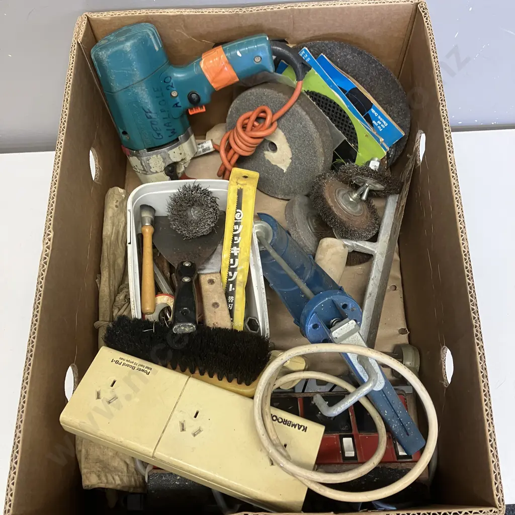 Box Lot B7D  Electric Drill, Cutting Discs, Polishing Wheels, Trowel, Power Boards Etc Image 1++