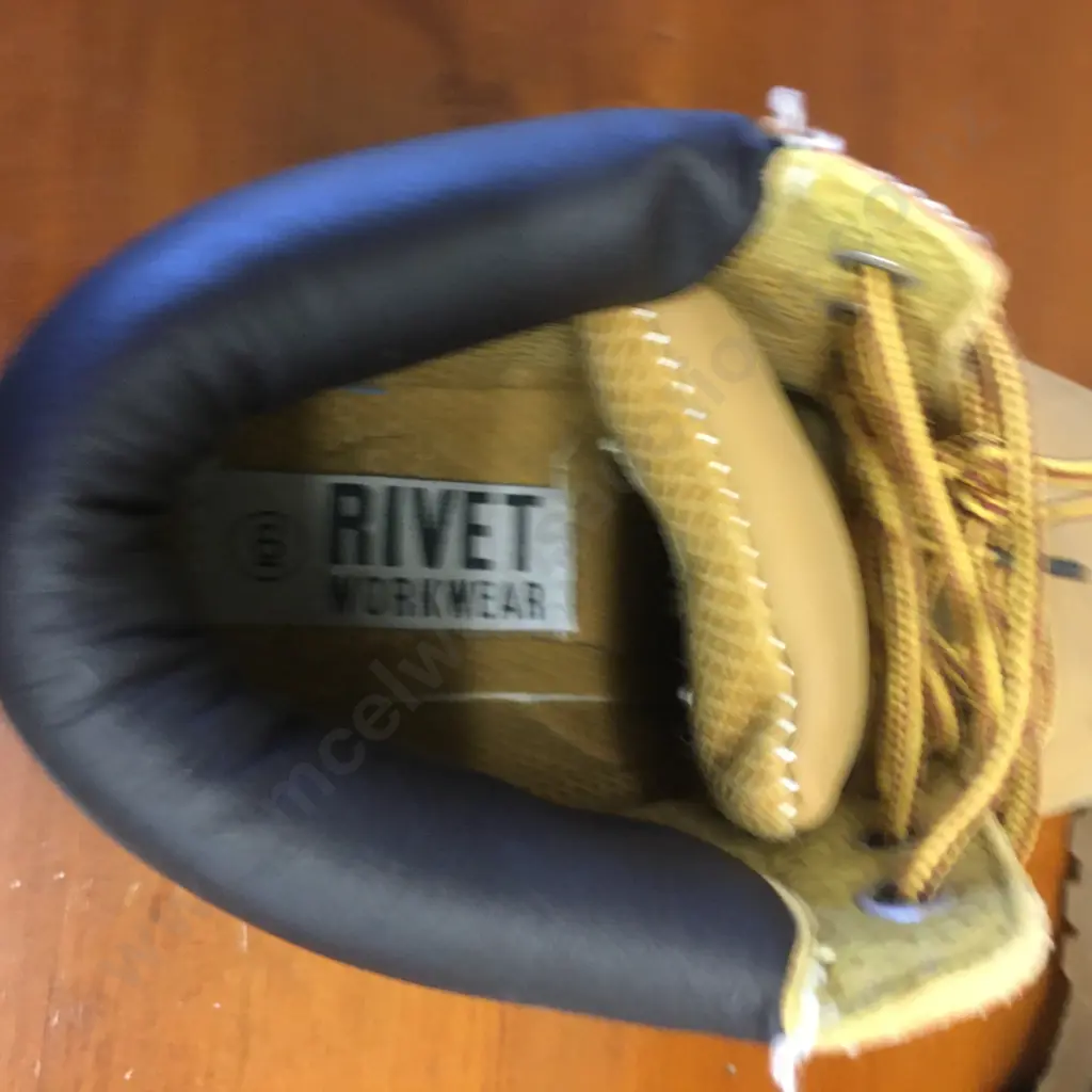 Pair Of Tan Rivett Workwear Boots Size 6 Image 1++