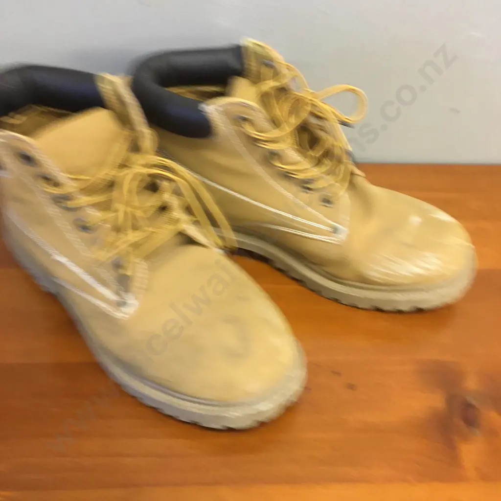 Pair Of Tan Rivett Workwear Boots Size 6 Image 1++