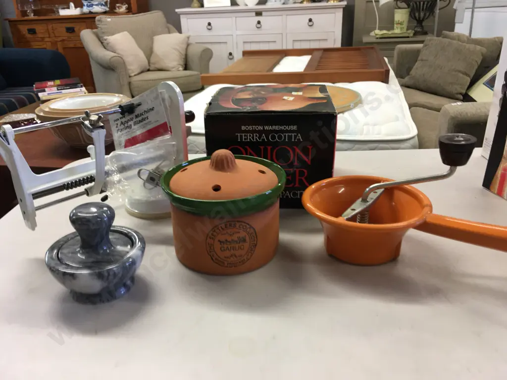Mortar & Pestle, Settlers Garlic Container, Apple Peeler, Onion Cooker, Mouli Baby Image 1++