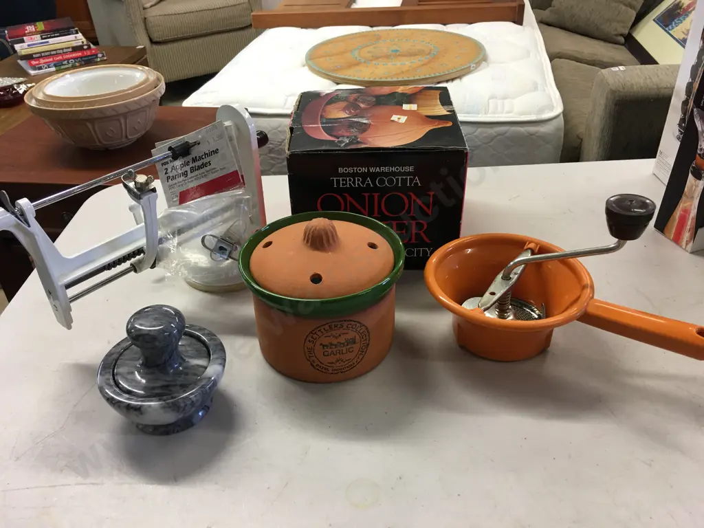 Mortar & Pestle, Settlers Garlic Container, Apple Peeler, Onion Cooker, Mouli Baby Image 1++