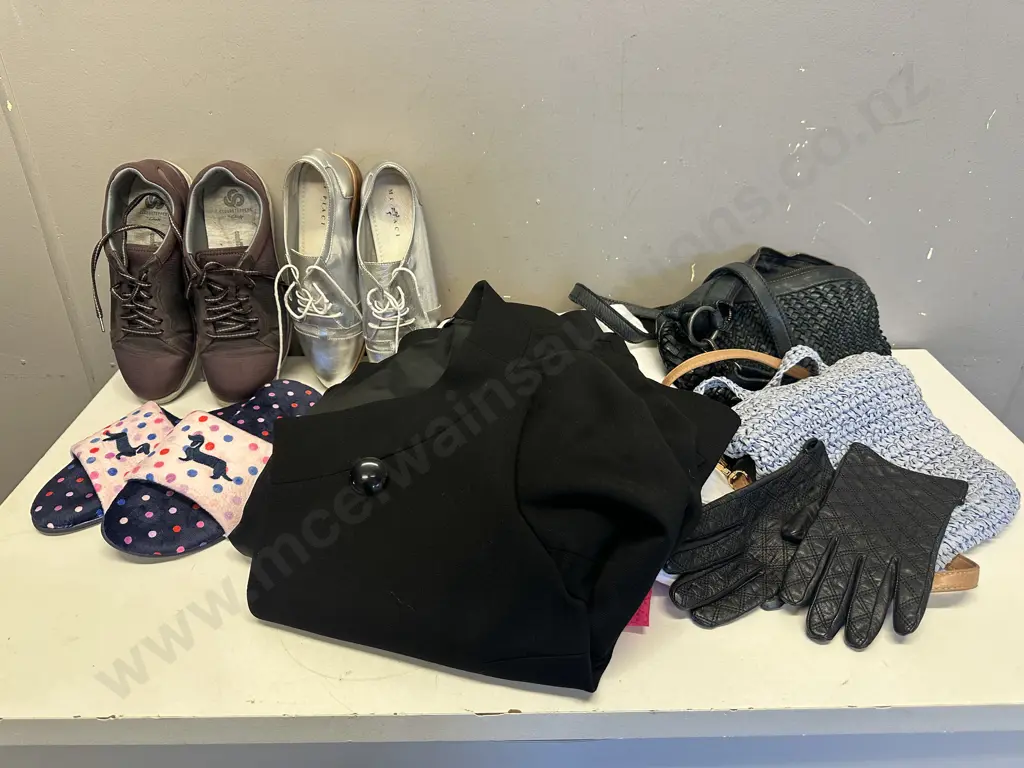Selection Of Clothing, Shoes, Handbags Etc Including Colorado Image 1++