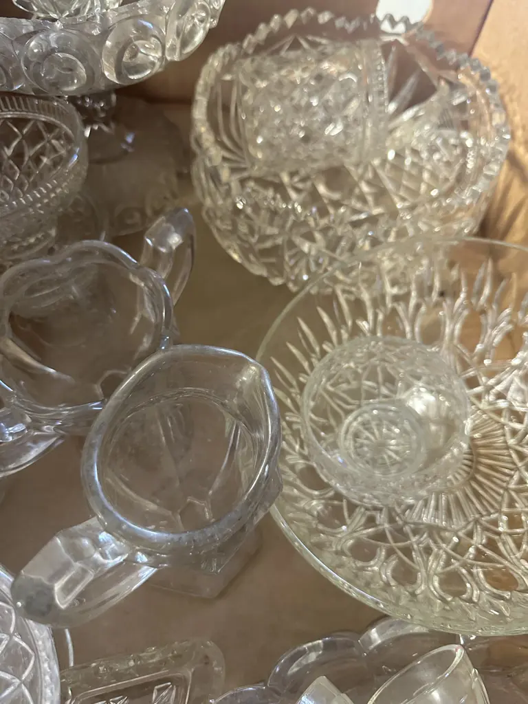 Selection of Art Deco Glassware & Crystal Items Image 1++