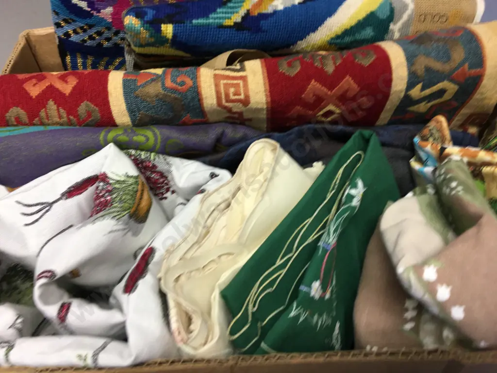 Vintage Linen Assorted Box Of Including Tea Towel Etc Image 1++
